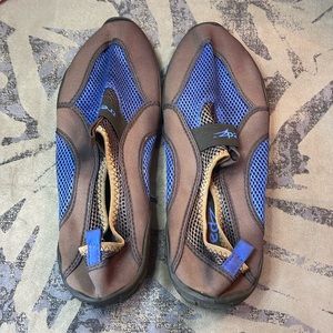 TredZ men’s water shoes, size 11